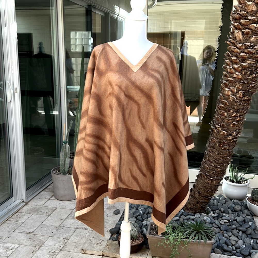 LORO PIANA Baby Cashmere Poncho